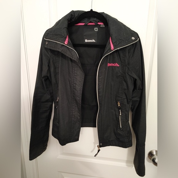 Lightweight Bench Jacket with Hidable Hood - Picture 3 of 6